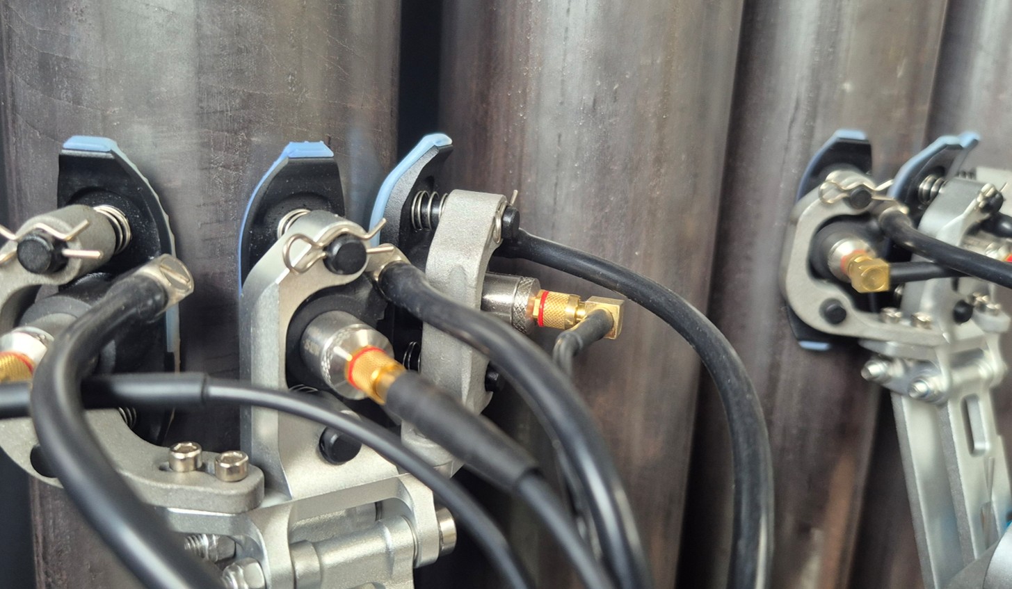 Ultrasonic probe setup for thickness mapping on tubular surfaces.